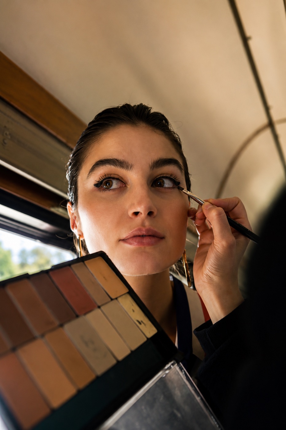 Make-up in the carriage